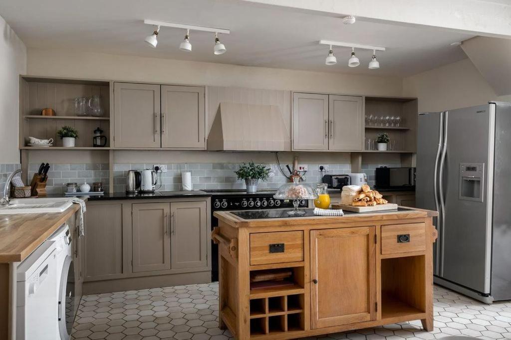 Stanton House, 6 Bedroom, 5 Bath كيلتنهام المظهر الخارجي الصورة